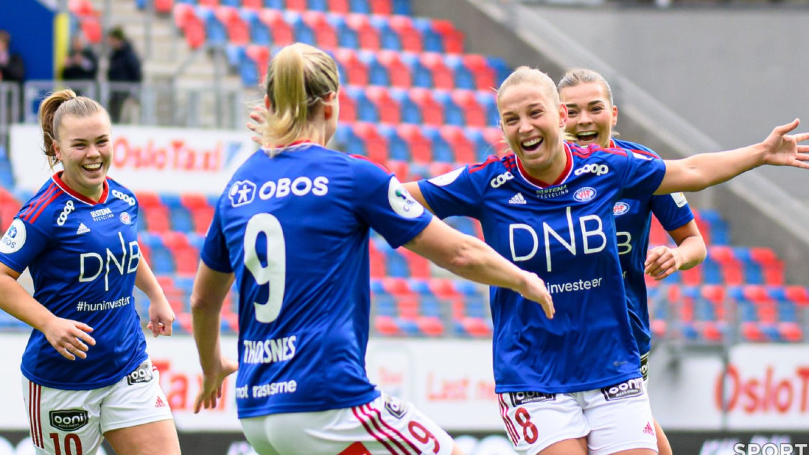 Toppseriekamp i fotball mellom Vålerenga og Røa på Intility Arena i Oslo søndag 3. april 2022. Foto: Morten Mitchell Larød / SPORTFOTO