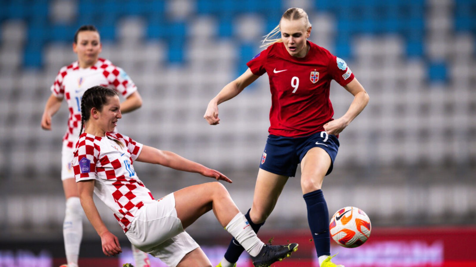 240223 Lucija Domazet of Croatia and Karina Sævik of Norway during the UEFA Women's Nations League play-off football match between Croatia and Norway on February 23, 2024 in Osijek. Photo: Maxim Thoré / BILDBYRÅN / kod MT / MT0540