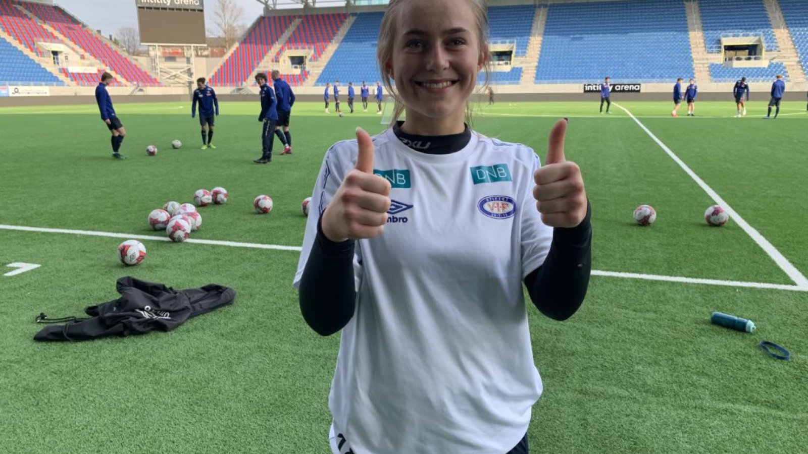 Tommel opp fra Tine Celine Karstensen etter 6-0 over grei. Foto: Vålerenga Fotball