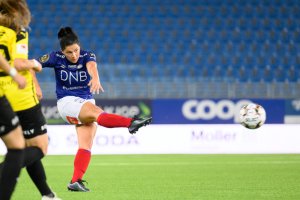 Dejana Stefeanovic lader kanonen. Foto: Morten Mitchell Larød / SPORTFOTO