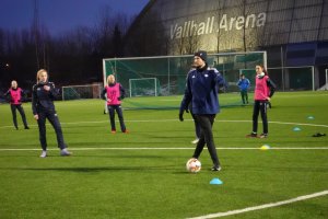 Simon Hansen i aksjon på feltet