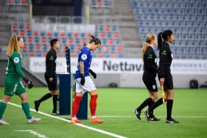 Sherida Spitse entrer Intility Arena for siste gang på torsdag. Foto: Morten Mitchell Larød / SPORTFOTO