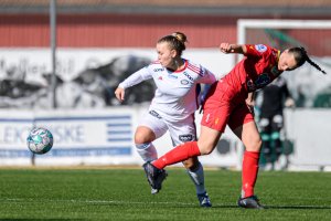 Toppseriekamp i fotball mellom Røa og Vålerenga på Røa kunstgress lørdag 1. april 2023. Foto: Morten Mitchell Larød / SPORTFOTO