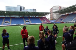 Jack Majgaard Jensen brifer spillerne før cupfinalen.