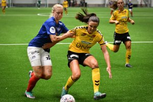 Marie Dølvik Markussen kom innpå i andre omgang og skapte mye liv og røre i LSK-forsvaret. Foto: Morten M. Larød.