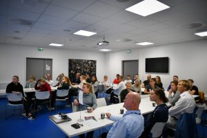 Spillere og partnere sammen under høsten første partnerlunsj. Foto: Morten M. Larød