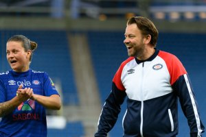 En glad og fornøyd trener etter kampen. Foto: Morten Mitchell Larød / SPORTFOTO