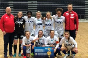 Fornøyd gjeng etter seier i Lillehammer Cup. Foto: Emilie Østerås