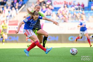 Janni Thomsen og resten av Vålerenga starter sluttspillet hjemme mot Brann. Foto: Morten Mitchell Larød / SPORTFOTO