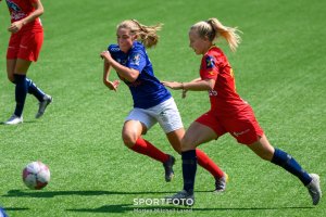 Mia Huse i aksjon mot Røa - klubben som nå blir hennes neste stoppested. Foto: Morten Mitchell Larød / SPORTFOTO