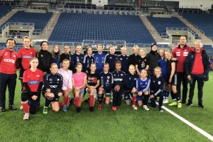 Forrige uke var spillere fra flere samarbeidsklubber samlet til kick off. Foto: Vålerenga Fotball