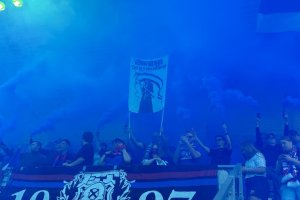 Bra trøkk på tribunen ved innmars. Foto: Vålerenga Fotball