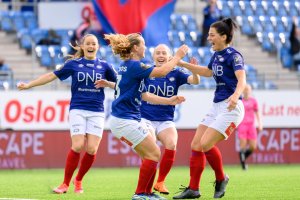 NM-kamp for kvinner i fotball mellom Vålerenga og Rosenborg på Intility Arena i Oslo lørdag 2. oktober 2021. Foto: Morten Mitchell Larød / SPORTFOTO
