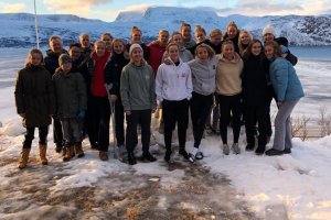 Spillere og støtteapparat på tur i fjellheimen. Foto: Vålerenga Fotball