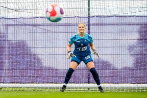 220709 Goalkeeper Guro Pettersen of the Norwegian national football team at a training session during the UEFA Women's Euro 2022 Championship on July 9, 2022 in Brighton. Photo: Vegard Grøtt / BILDBYRÅN / kod VG / VG0318