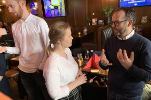 Det ble tid for gode diskusjoner under årets julelunsj for samarbeidspartnere. Foto: Vålerenga Fotball