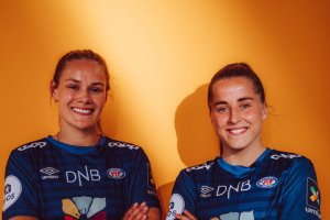 De to stemmene bak podkasten #hunpresterer, Andrine Tomter og Sigrid Heien-Hansen.