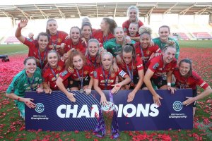 Opprykket til Womens Super League feires. Foto: Manchester United