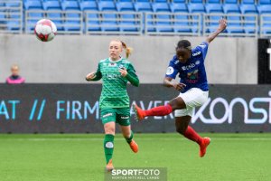 Ajara Njoya i aksjon mot Klepp i fjor. Den kampen endte 4-0. Foto: Morten Mitchell Larød / SPORTFOTO
