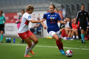 Andrine Tomter, her i aksjon mot Sandviken, må belage seg på en ankeloperasjon. Foto: Morten M. Larød