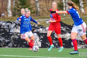 Thea Bjelde i aksjon mot Røa tidligere i vinter. Foto: Morten Mitchell Larød / SPORTFOTO