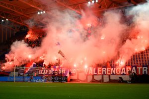 Scener vi ikke sier nei takk til. Her fra Vålerenga - Strømsgodset. Foto: Morten Mitchell Larød / SPORTFOTO
