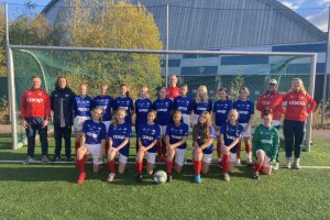 Bak f.v. Per-Christian Fribø, Agron Baftiari, Lisa Rønning Dreyer, Elida Næss Sætre, Eina Chevro, Rakel Johanne Løfsgaard, Josefine Klokk-Egeland, Morten Wickstrøm (bak), Anine Frilles, Amanda Sir-Halland, Sofia Jahrmann, Emily Hjelm Haavik, Lars Lillehagen og Åsil Rønning Foran f.v. Sofia Haugsrud Fribø, Lucia Linnea Nessjøen, Tara Singer-Djahromi, Sara Hansen, Hanna Baftiari, Jenna Christiane Lillehagen og Miriam Stamnæs-Røising Fraværende: Amanda Sikela