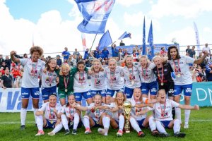 En glad gjeng etter seieren i fjorårets Norway Cup.