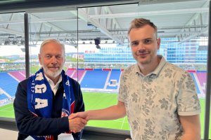 Ole Kristian Lunde i Caverion og Jens August Dalsegg i Vålerenga