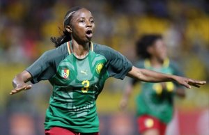 Ajara Nchout Njoya feirer VM-deltagelse for Kamerun. Foto: LTA Agency/Women’s Africa cup of nations
