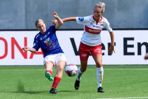 Natasha Dowie scoret Vålerengas mål mot Sandviken. Foto: Sportfoto