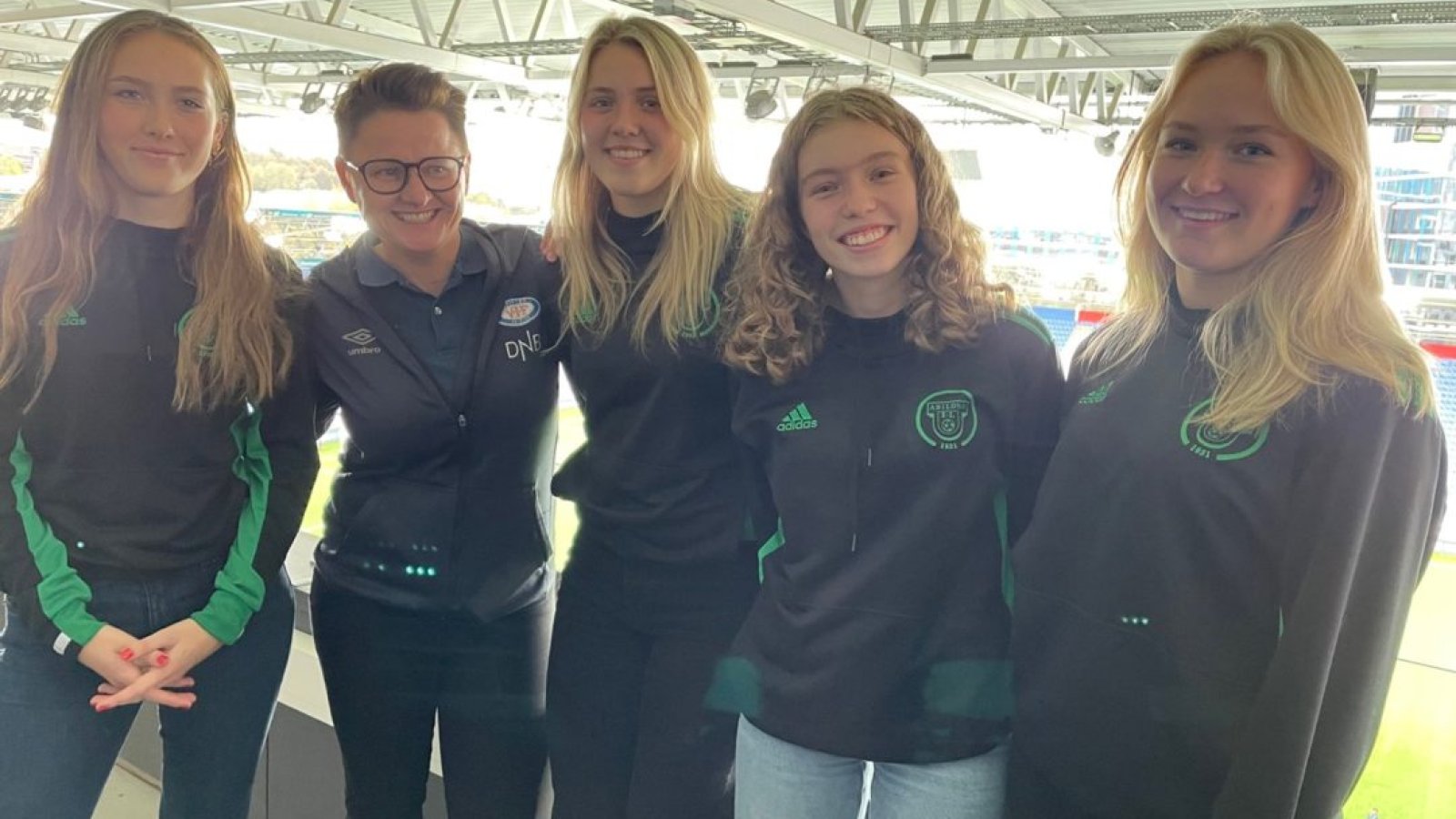 Utviklingsleder Monica Knudsen sammen med, f.v, Vilde Byholt Lyngstad, Emma Holland Madsen, Eila Sollihagen Thorvaldsen og Malene Eide Fredø