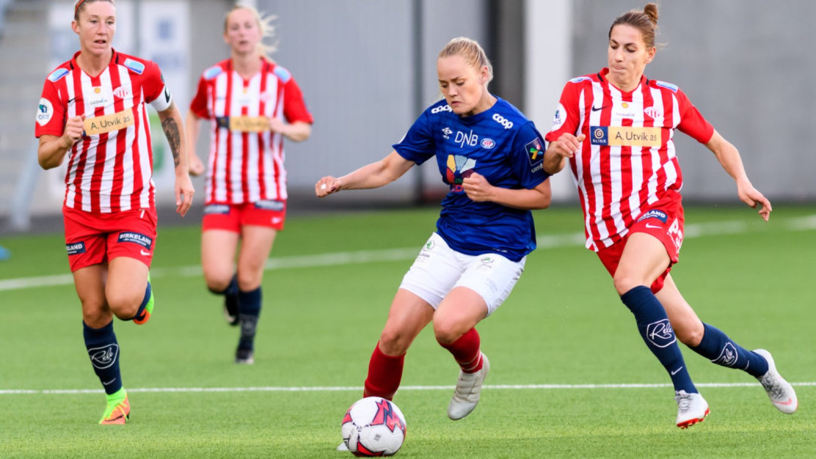 Victoria Ludvigsen og Vålerenga kjemper om medaljer og Europa når Avaldsnes kommer på besøk lørdag. Foto: Morten Mitchell Larød / Sportfoto