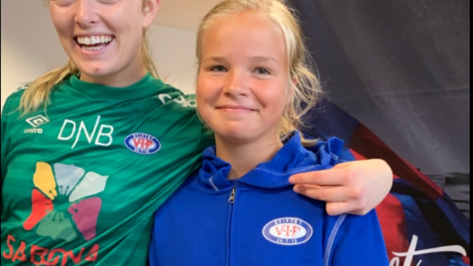 Guro Pettersen og Amalie Skaug Lygna etter kamp.