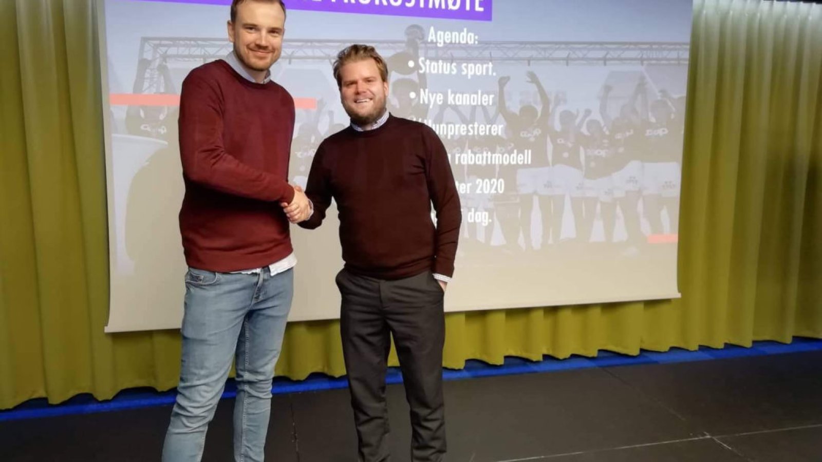 Stian Monsen (til høyre) skal hjelpe Vålerenga med å lage en animasjonsfilm. Foto: Vålerenga Fotball