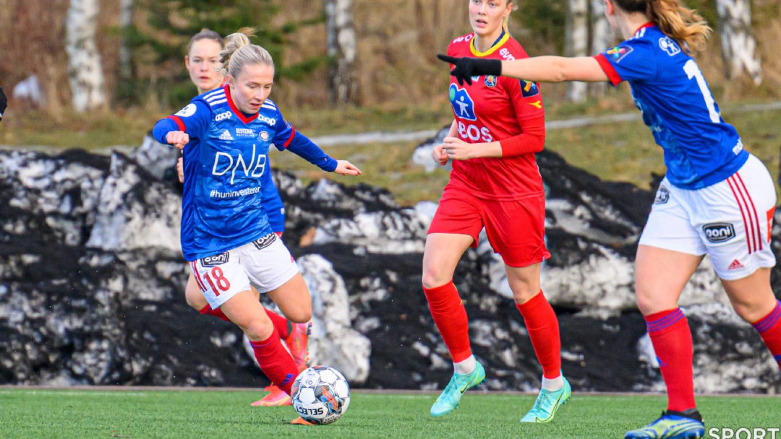 Thea Bjelde i aksjon mot Røa tidligere i vinter. Foto: Morten Mitchell Larød / SPORTFOTO