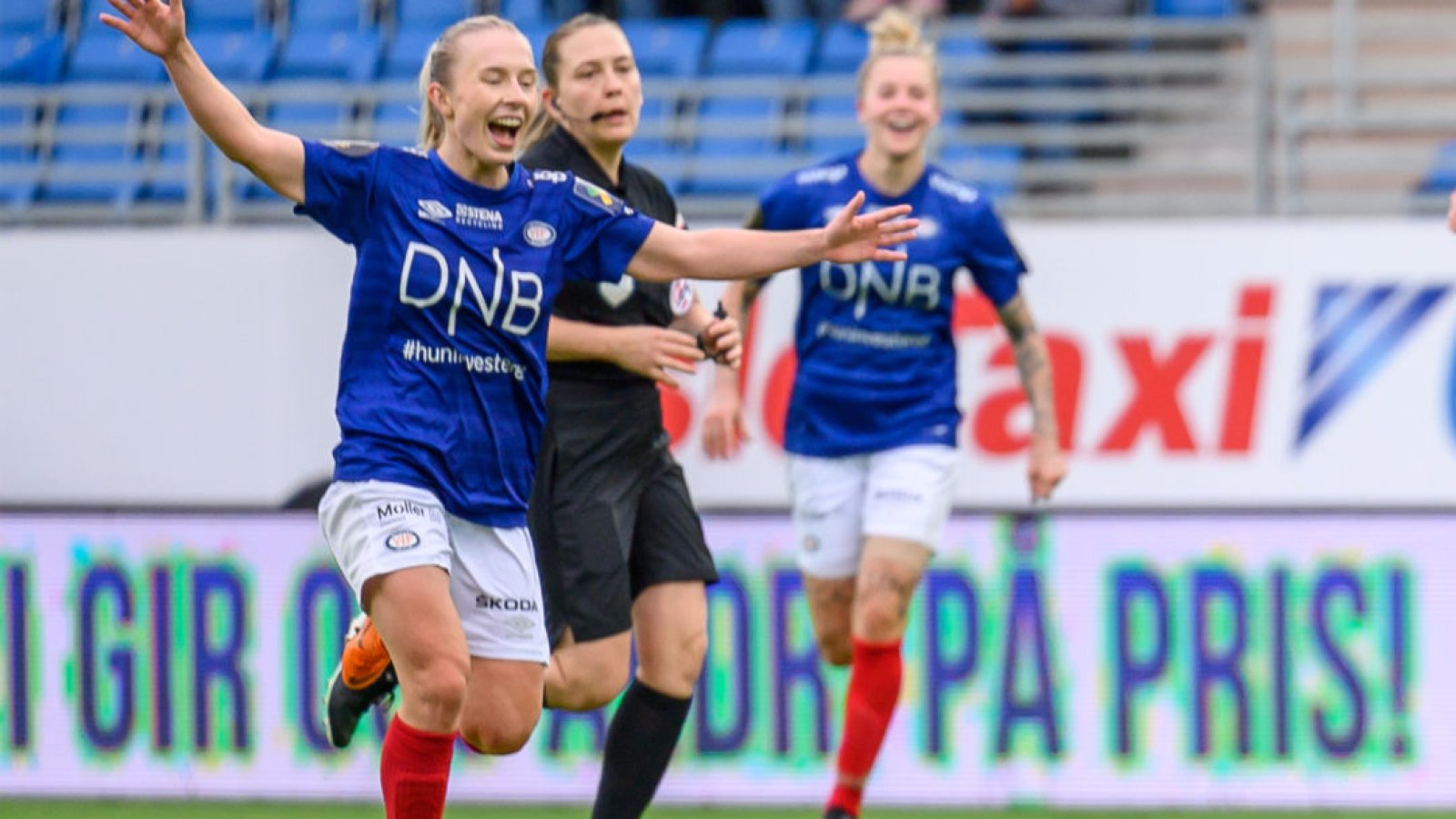 NM-kamp for kvinner i fotball mellom Vålerenga og Rosenborg på Intility Arena i Oslo lørdag 2. oktober 2021. Foto: Morten Mitchell Larød / SPORTFOTO