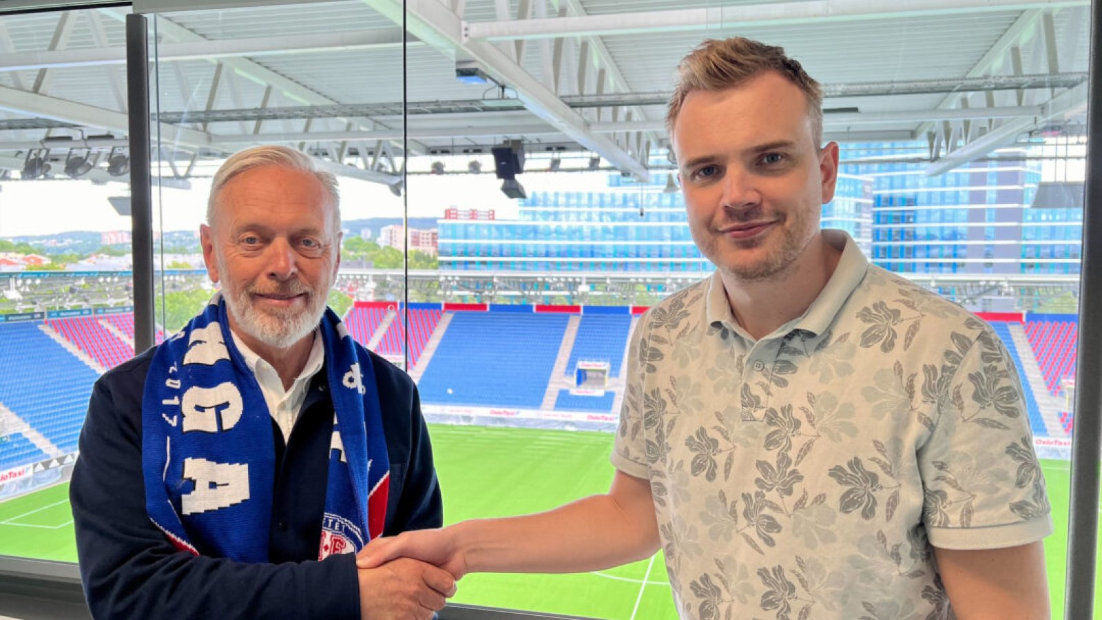 Ole Kristian Lunde i Caverion og Jens August Dalsegg i Vålerenga