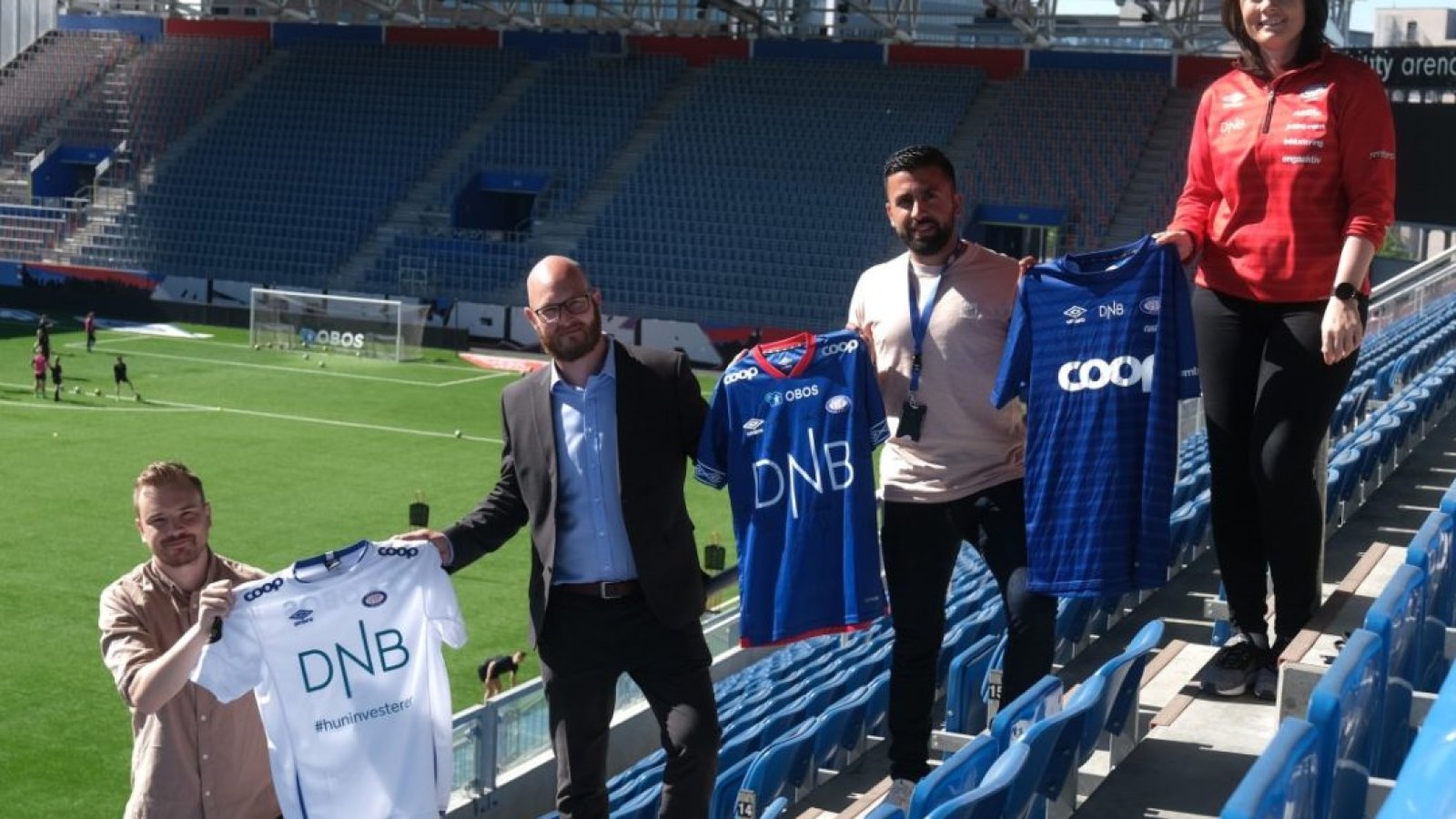 Vålerenga familien er samlet med Coop. Foto: Ingvild Isaksen