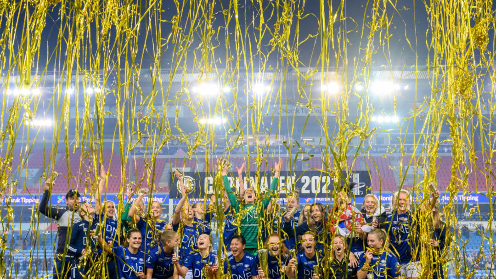 Cupfinale i fotball mellom Vålerenga og Sandviken på Ullevaal Stadion i Oslo søndag 31. oktober 2021. Foto: Morten Mitchell Larød / SPORTFOTO
