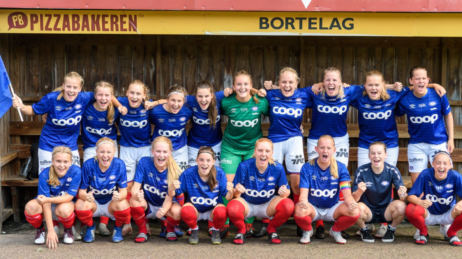 J17 jubler etter seier i Norway Cup. Foto: Sportfoto