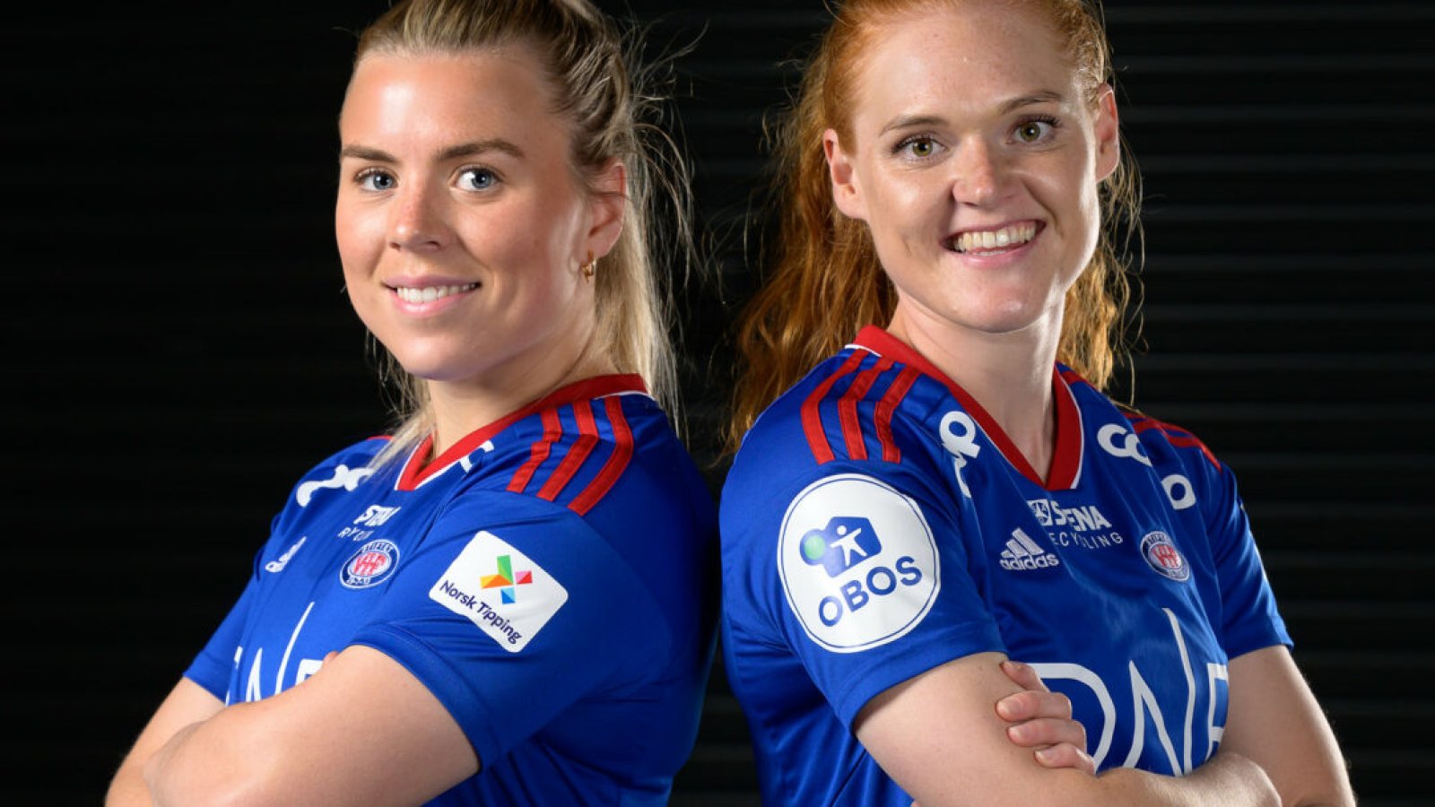 Ingibjörg Sigurðardóttir og Stine Ballisager Pedersen er to av fem Vålerenga-spillere i fotball-EM. Foto: Foto Morten Mitchell Larød / SPORTFOTO