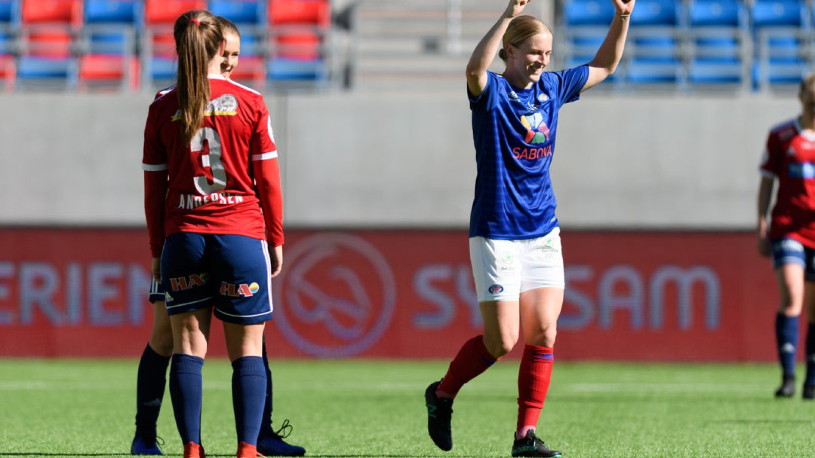 Natasha Dowie jubler etter gårsdagens hattrick. Foto: Morten M. Larød / Sportfoto