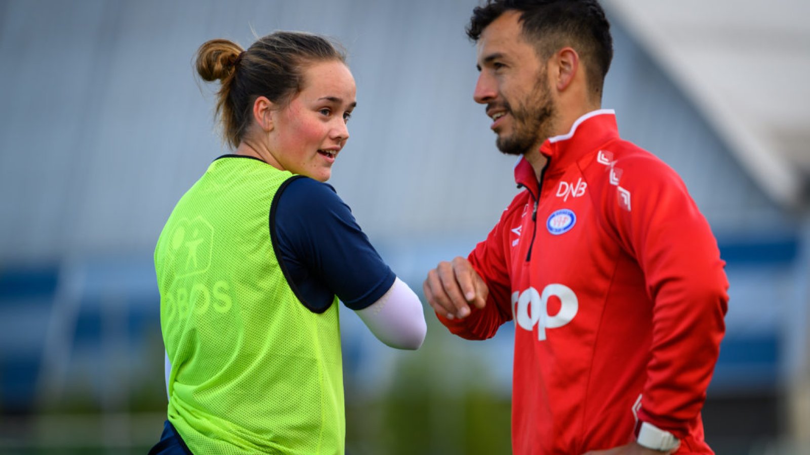 Luciano Arias (t.v) blir fysisk trener på fullltid fra 2021. Foto: Morten Mitchell Larød / SPORTFOTO