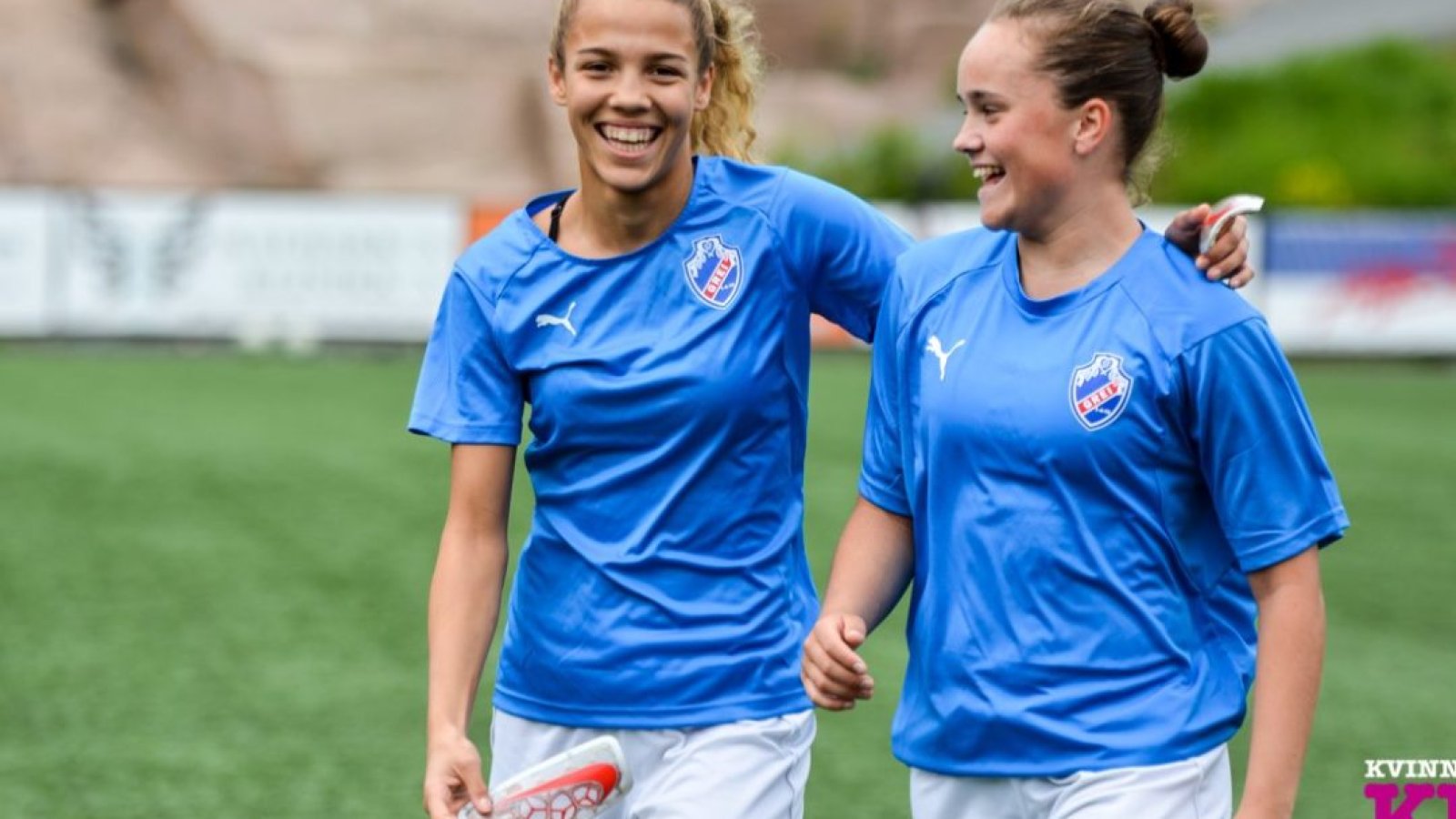 Celin Ildhusøy og Kine Fløtre kunne glise etter forrige Grei-kamp. Foto: Kvinneidrett.no