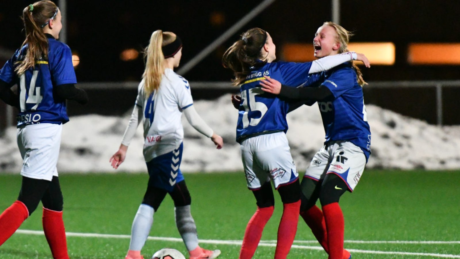 J16 -jubler over cupavansement. Foto: Morten M. Larød