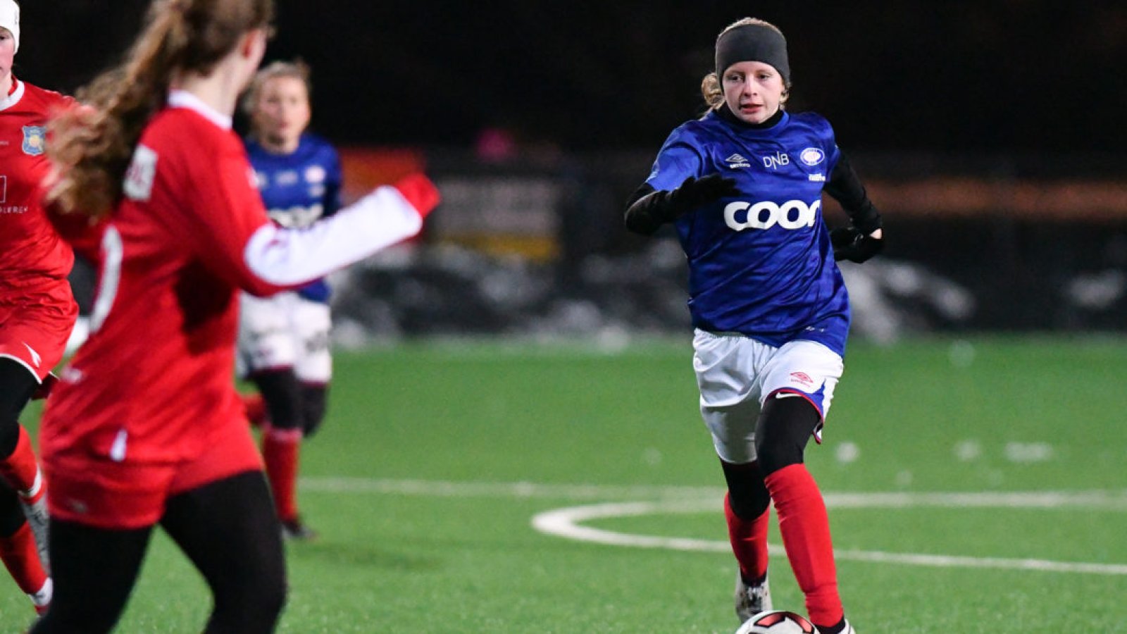 Jenny Sare Slått i aksjon mot Røa. Foto: Morten Mitchell Larød / Sportfoto