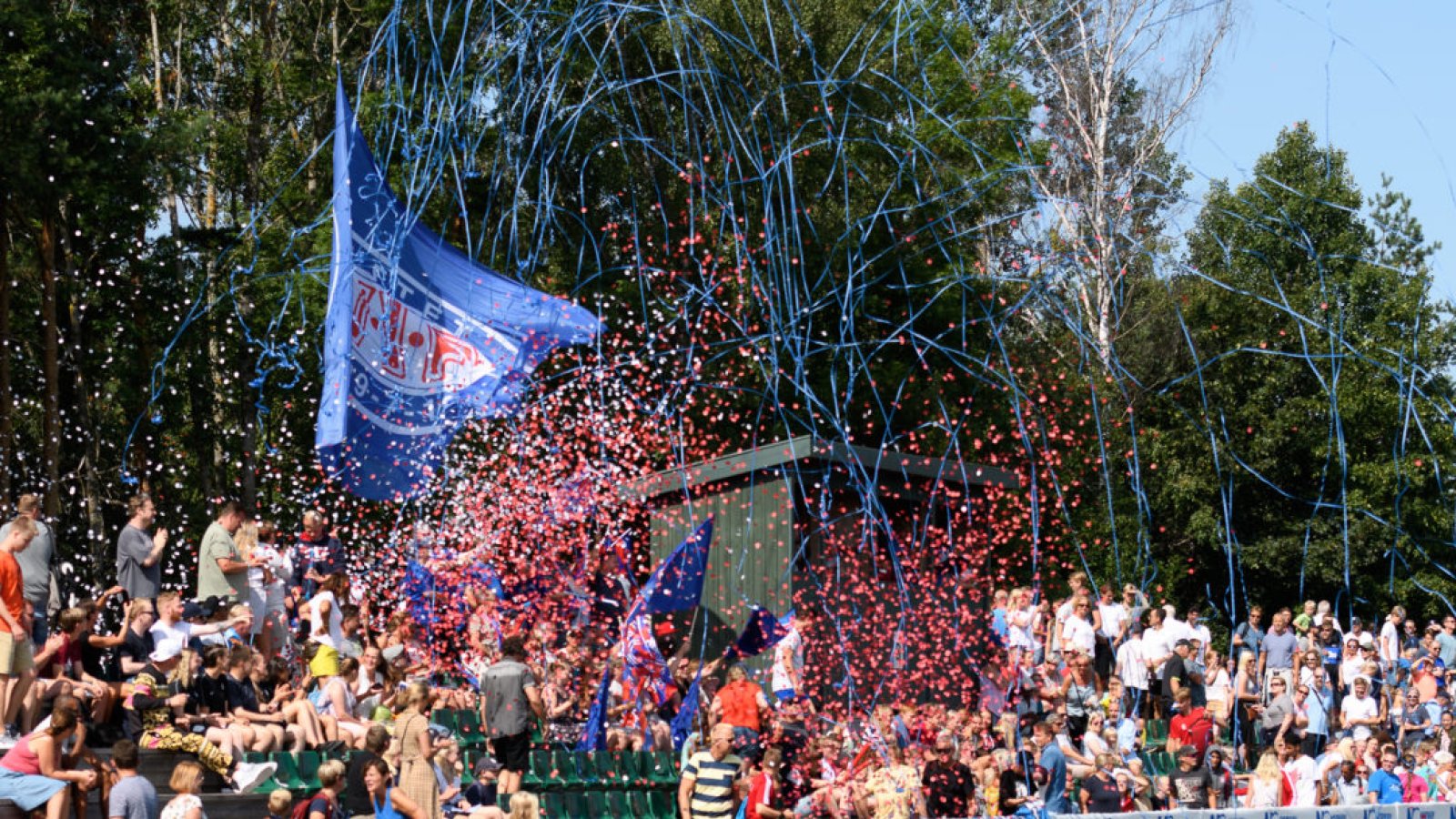 Klanen følger alle lag i Vålerenga-familien. Her fra J17 finale i Norway Cup. Foto: Morten Mitchell Larød / Sportfoto