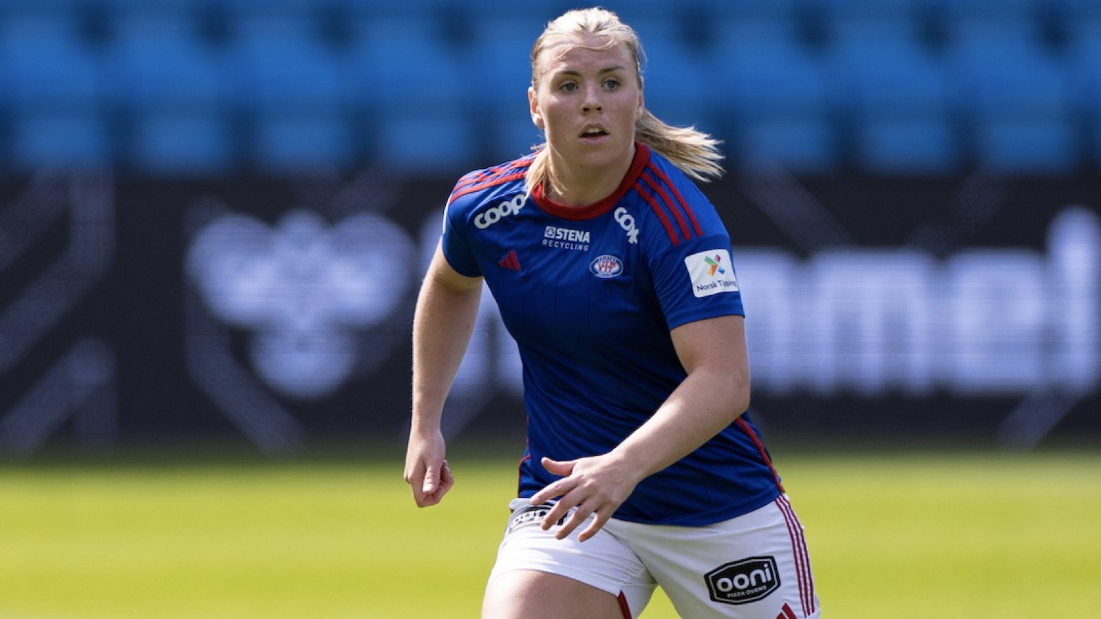 the Toppserien league game between Lyn and Vålerenga at Ullevaal