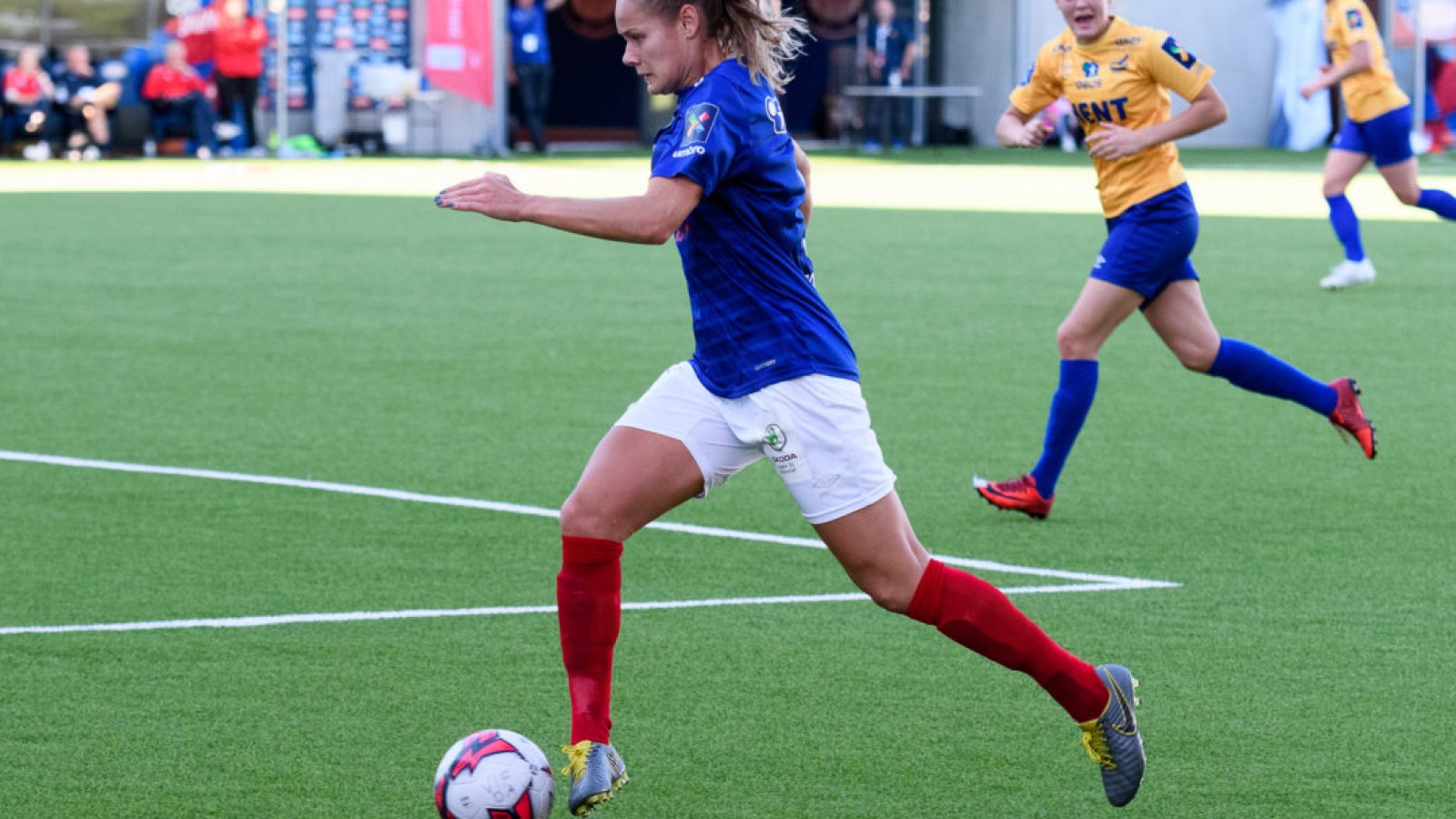 Andrine Tomter i aksjon mot Trondheims-Ørn i 2019. Foto: Morten Mitchell Larød / SPORTFOTO